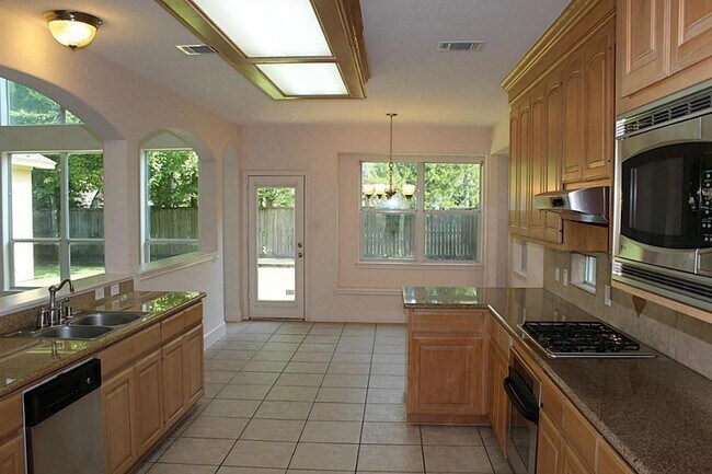 Foto del edificio - 11110 Sherwood Garden Dr