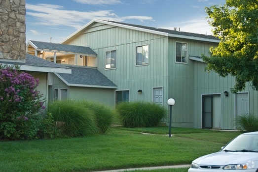 Building Photo - Deeswood Village Apartments