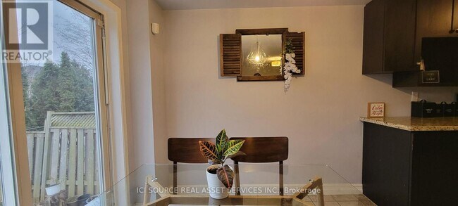 Photo du bâtiment - 3892 Arbourview Terrace