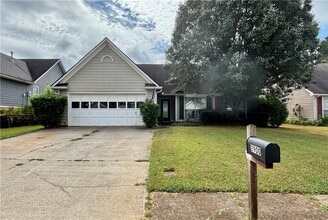Building Photo - 2900 Camelot Woods Dr NW