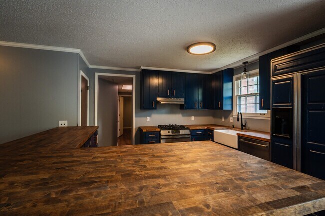 Building Photo - 150 Delvin Dr
