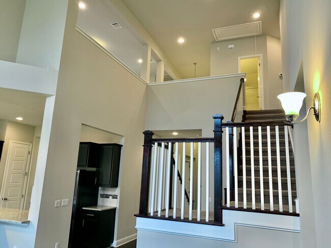 Foto del edificio - Gorgeous 5 bedroom home. Spacious and Elegant!