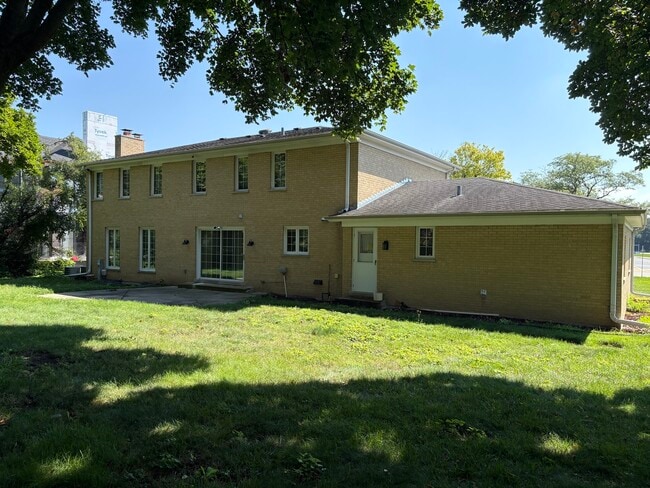 Building Photo - 59 Regent Dr