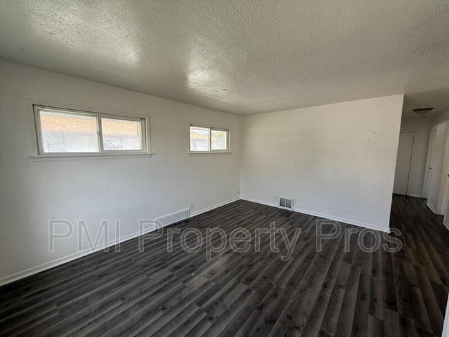 Foto del edificio - 5642 N 61st St