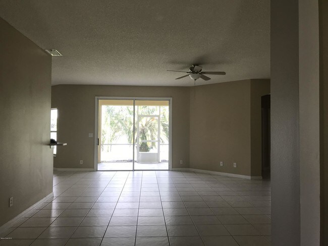 Building Photo - 1524 Knoll Ridge Dr