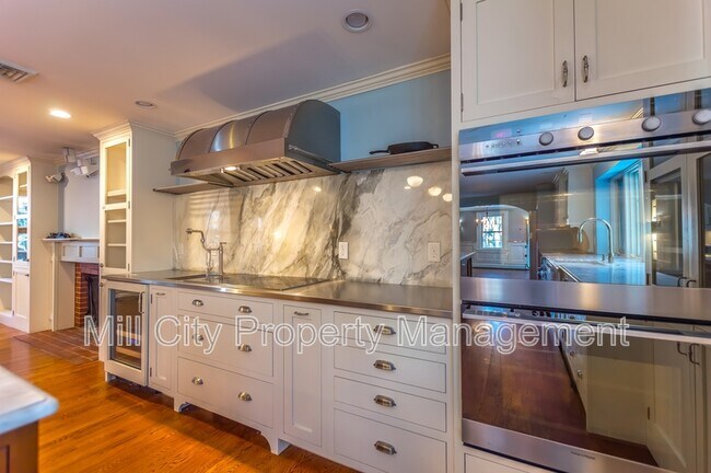 Foto del edificio - 24 Copeland Dr