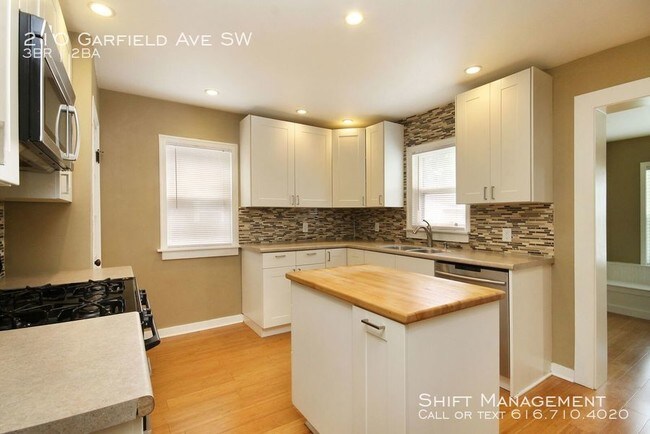 Foto del edificio - 210 Garfield Ave SW