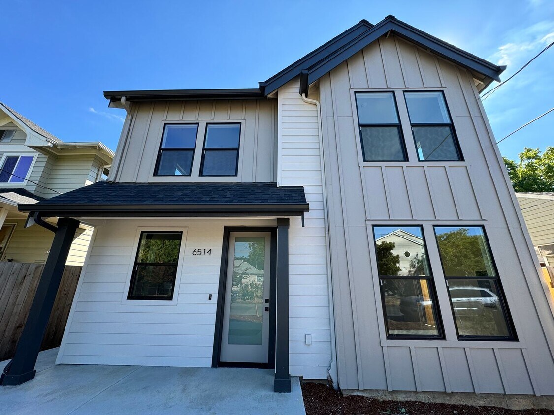 Primary Photo - NEW CONSTRUCTION! 2 bd, 2.5 bath End Unit ...