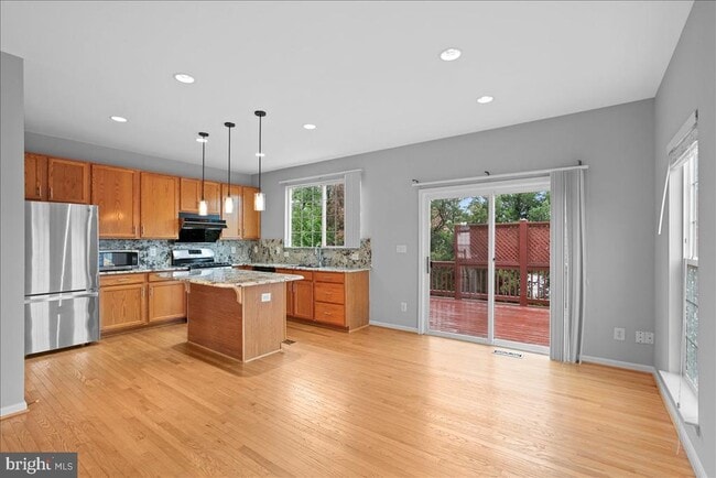 Building Photo - 6350 Regal Oak Dr