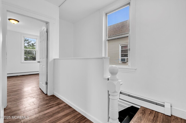Building Photo - 3022 S Wood Ave
