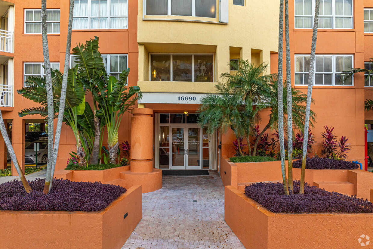 Building Photo - Vacation Village Sandpiper 1