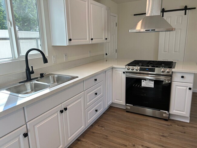 Foto del edificio - Price reduction & Move In Special!! Brand ...