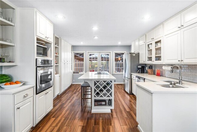 Foto del edificio - 5334 Harris Cir