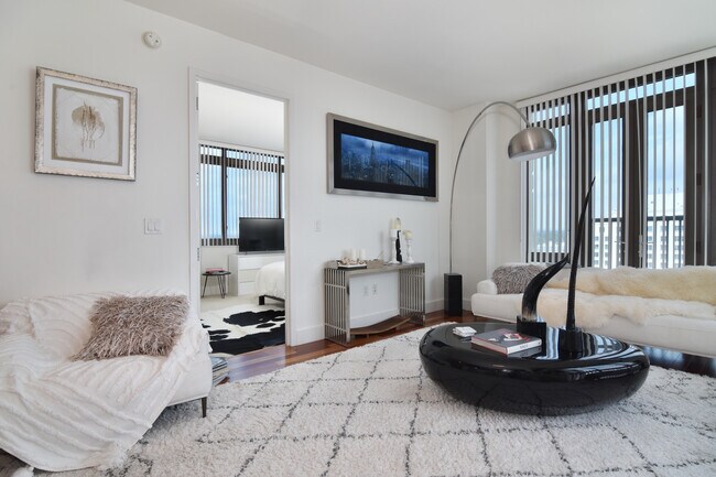 Living Room View to Bedroom - 175 Huguenot St