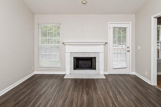 Building Photo - 7313 Ole Nottingham Dr
