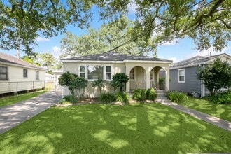 Building Photo - 605 Honore Dr