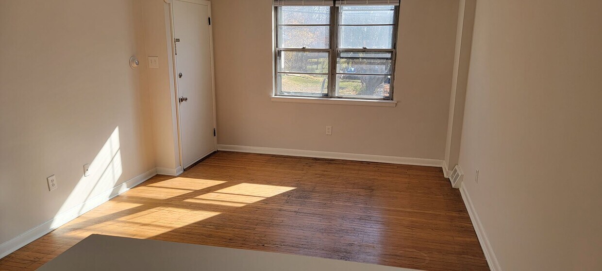 Primary Photo - 522 Ryers Ave