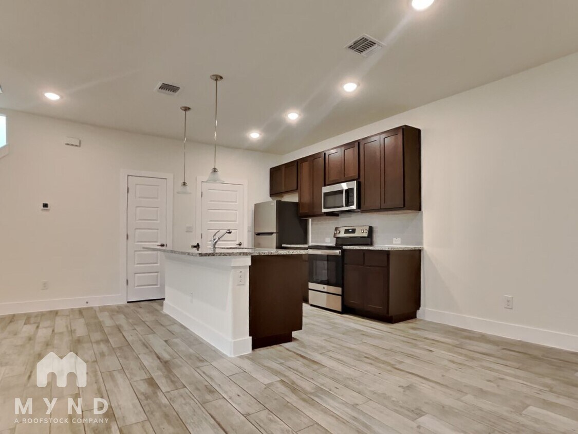 Foto principal - 407 Parkline Dr