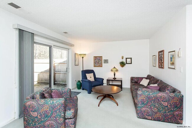 Building Photo - 82 Crestwood Ter