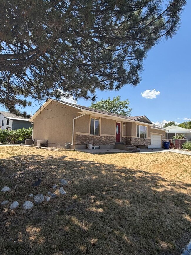 Building Photo - Spacious West Valley Home!!!
