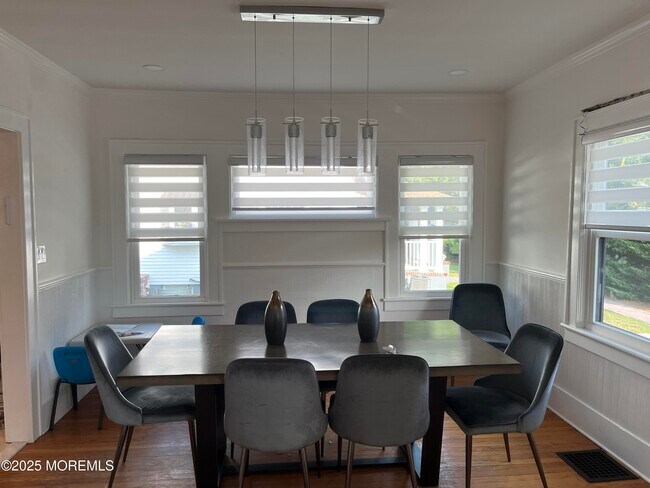 Foto del edificio - 208 Lockwood Pl