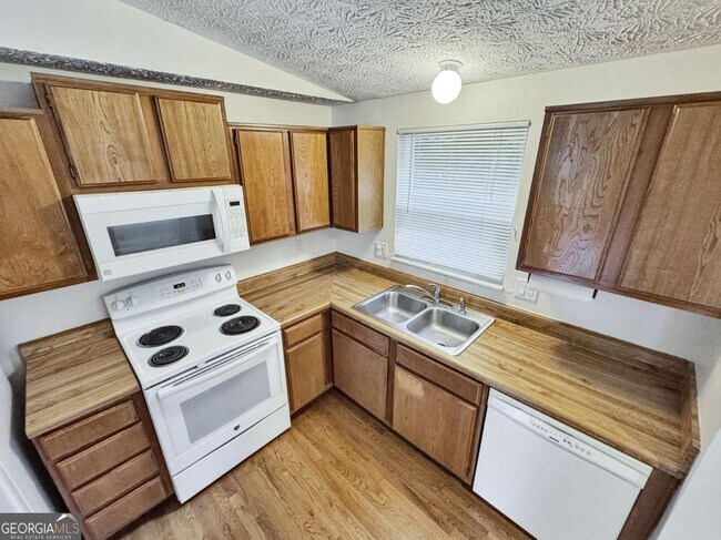 Foto del edificio - 100 Roswell Farms Ct