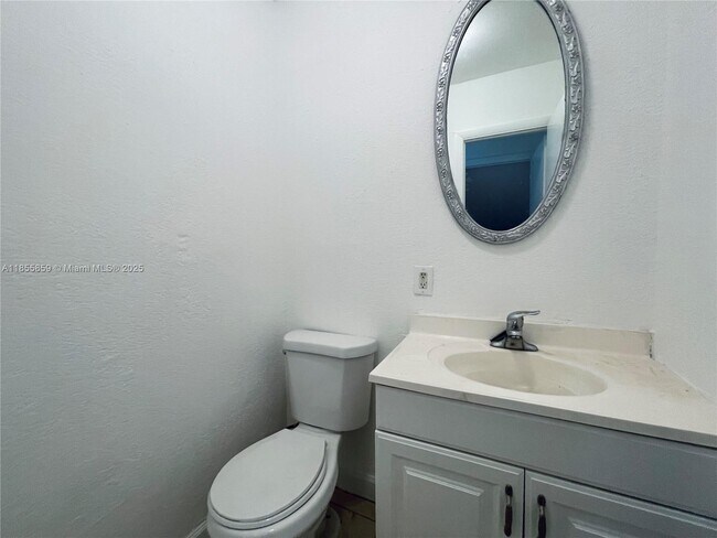 Foto del edificio - 825 NW 46th Ave