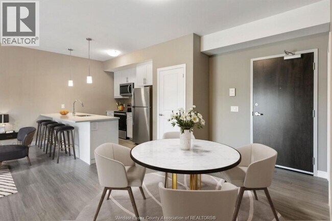 Building Photo - 1840 Cabana Road E