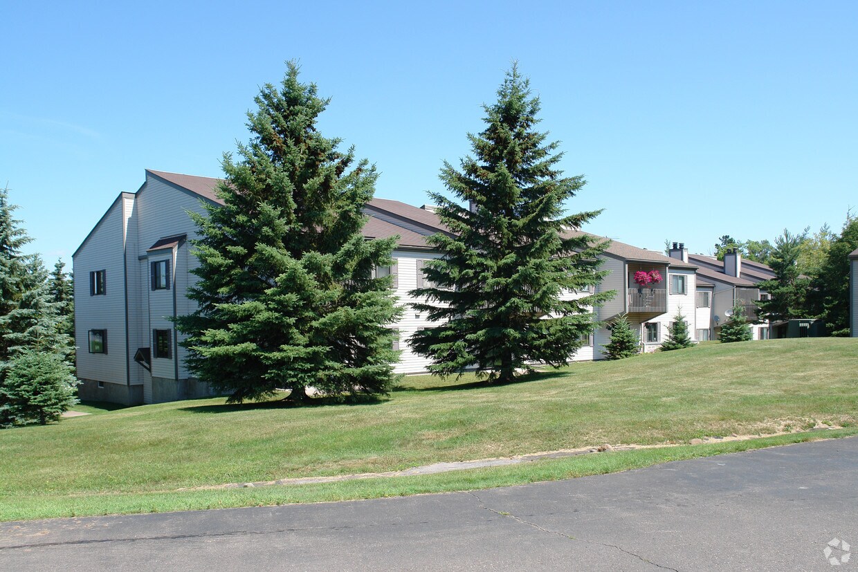 Foto del edificio - 10 Village Dr