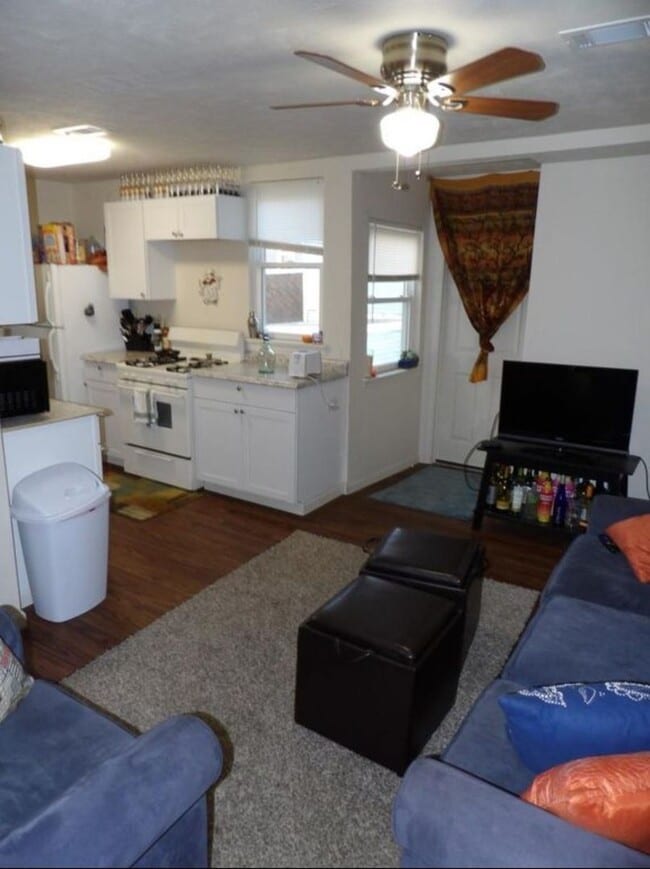 Photo - 1918 Jane St Apartment