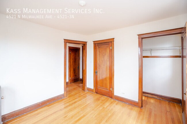 Building Photo - Spacious Top Floor 1 bed with Heat Include...