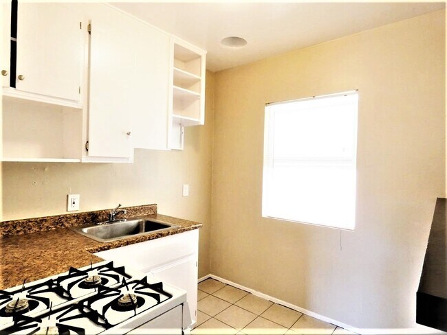 Foto del edificio - The Blue Note Studio Garden Apartments