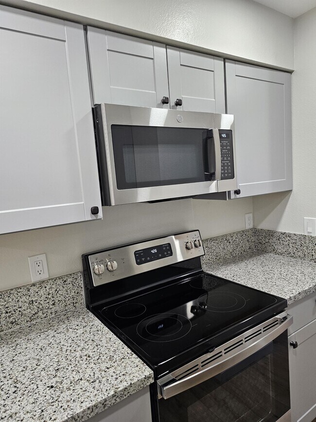Building Photo - 385 Alemar Way