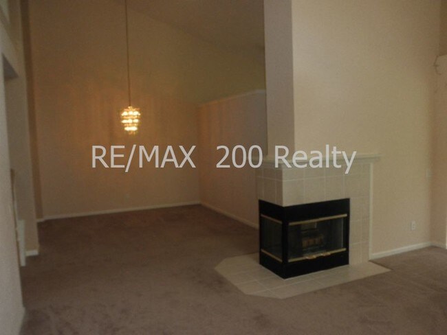 Building Photo - 7425 Green Tree Dr