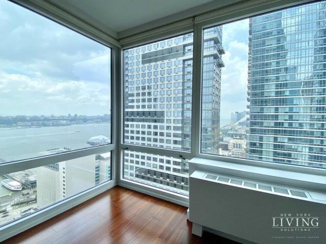 Foto principal - 2 bedroom in New York NY 10036