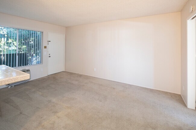 Building Photo - 540 Naples St