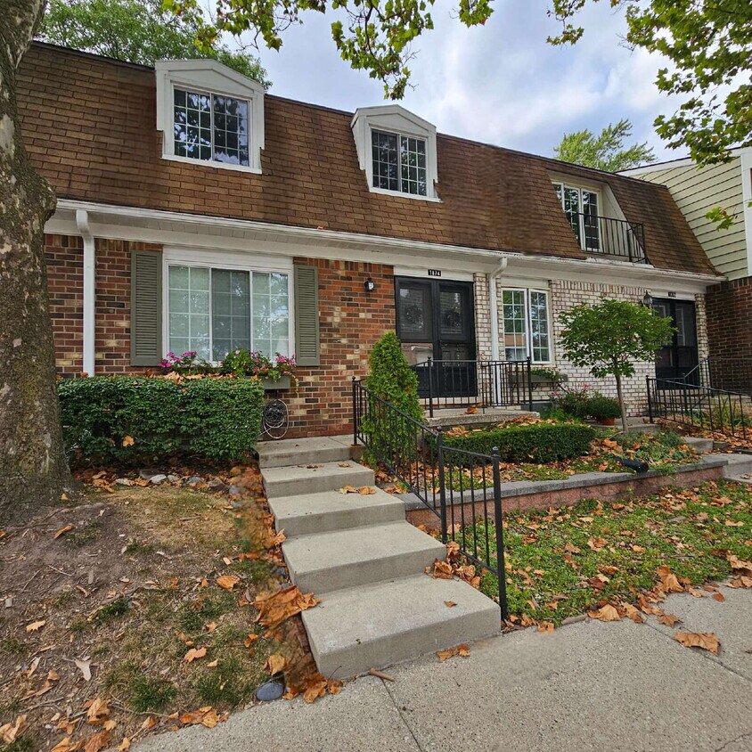 Primary Photo - Bright 2-bedroom, 1.5-bathroom condo locat...