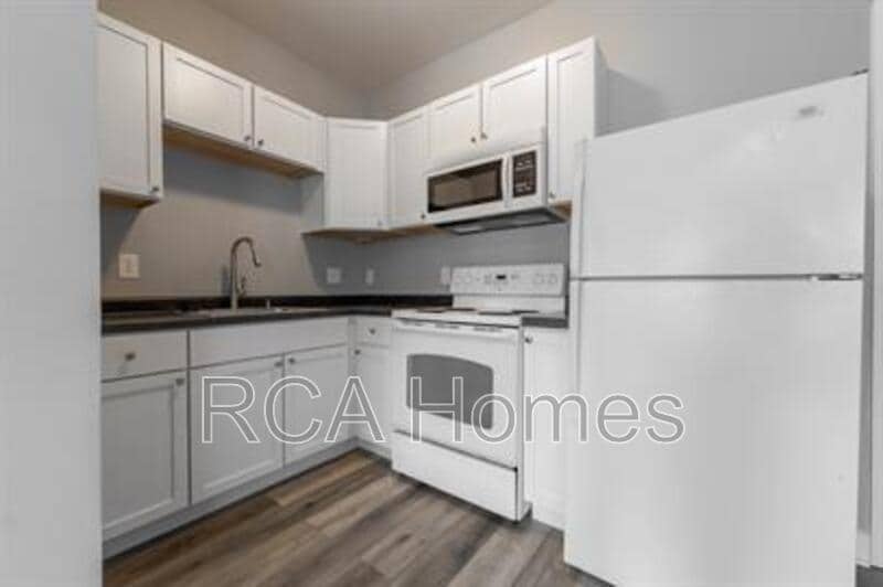 Primary Photo - 2831 N Kenwood Ave