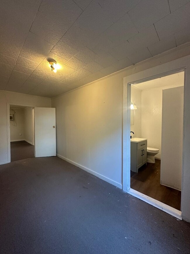 Building Photo - 840 E Cherry St