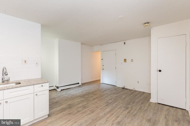 Building Photo - 308 N 32nd St