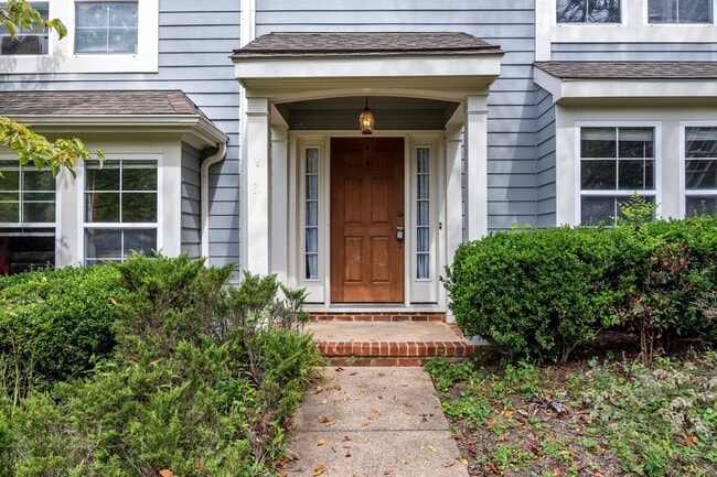 Building Photo - 3203 Gateway Cir
