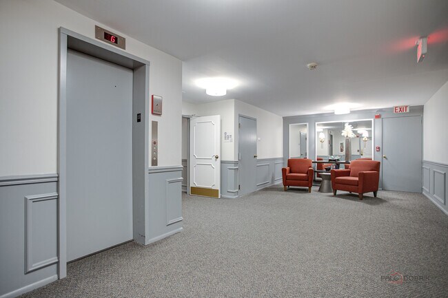Foto del edificio - 1220 Park Ave W