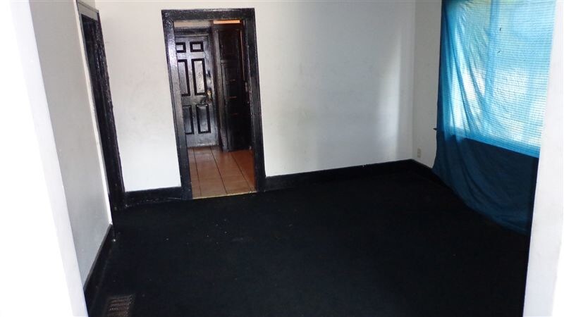 Building Photo - 2 br, 1 bath  - 14337 Glenfield St Upper