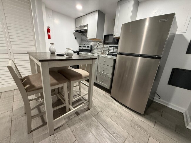 Building Photo - 30 Glover Ave