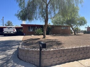 Building Photo - 6945 E Kirkland Dr