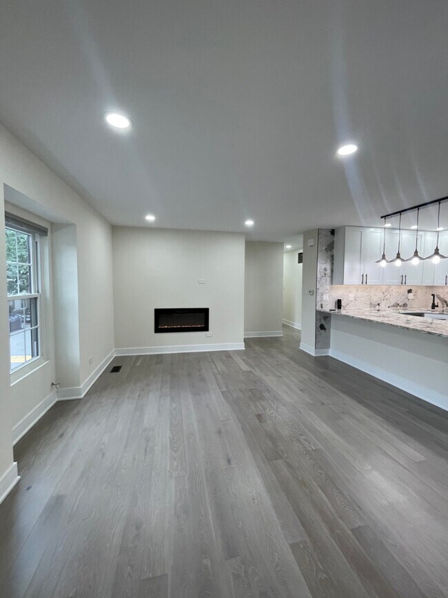 Building Photo - 2198 N Oakbrook Cir