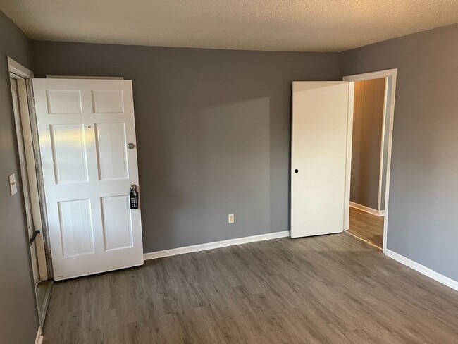 Foto del edificio - Renovated 3 Bed / 1 Bath Brick Ranch in Ea...