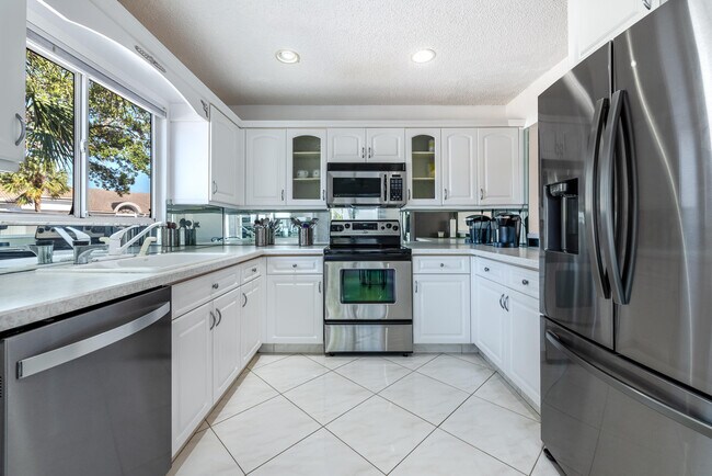 Building Photo - 7485 Glendevon Ln