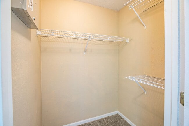 Building Photo - Charming Condo in Gated Community