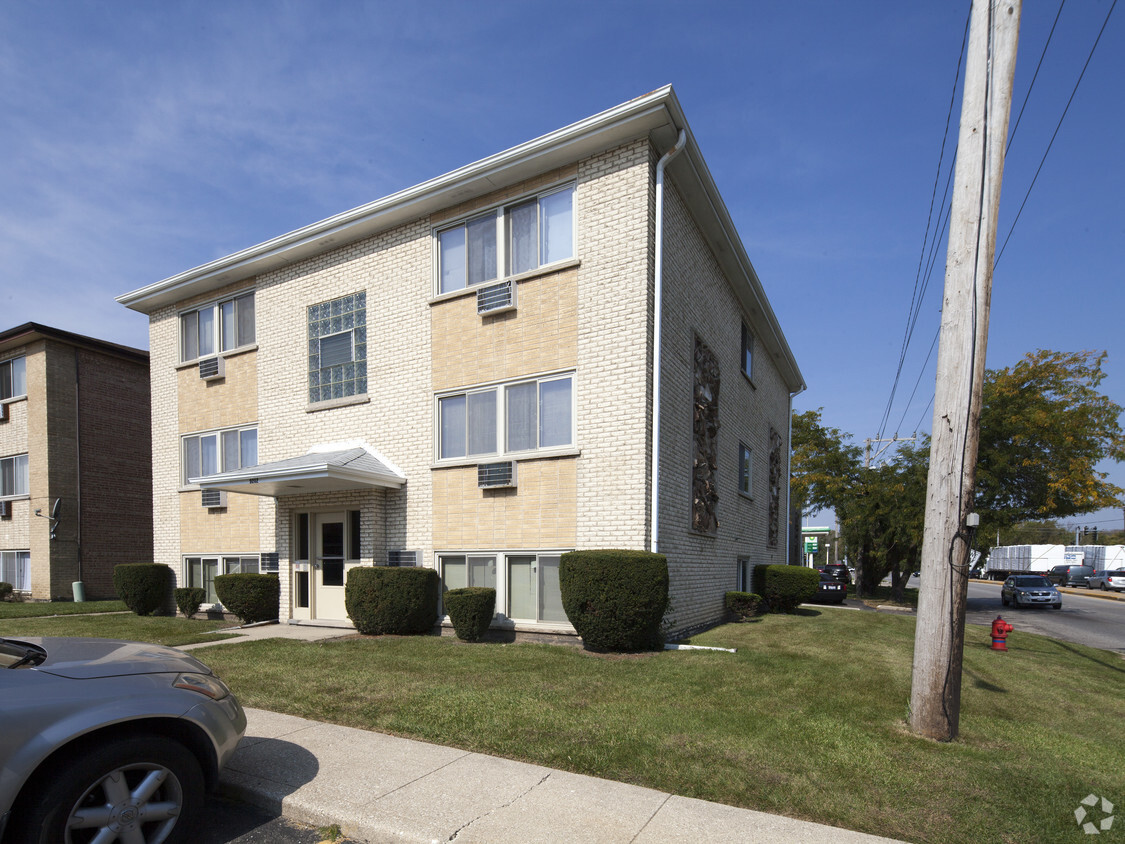 Janik Apartments - Janik Schiller Park Apartments